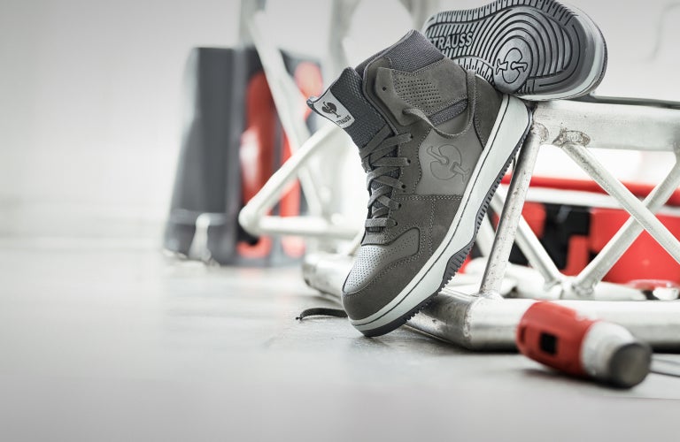 New safety shoes in a modern and sporty design