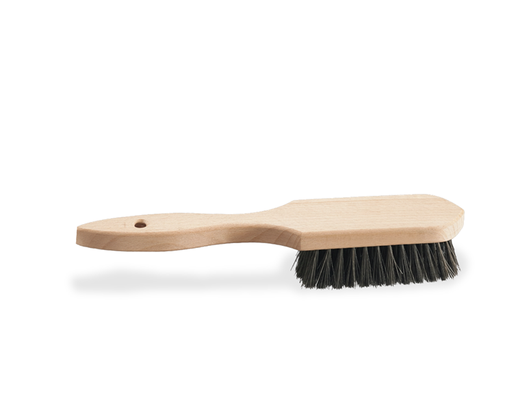 Vue principale, Brosses, Brosses à manche avec barbe