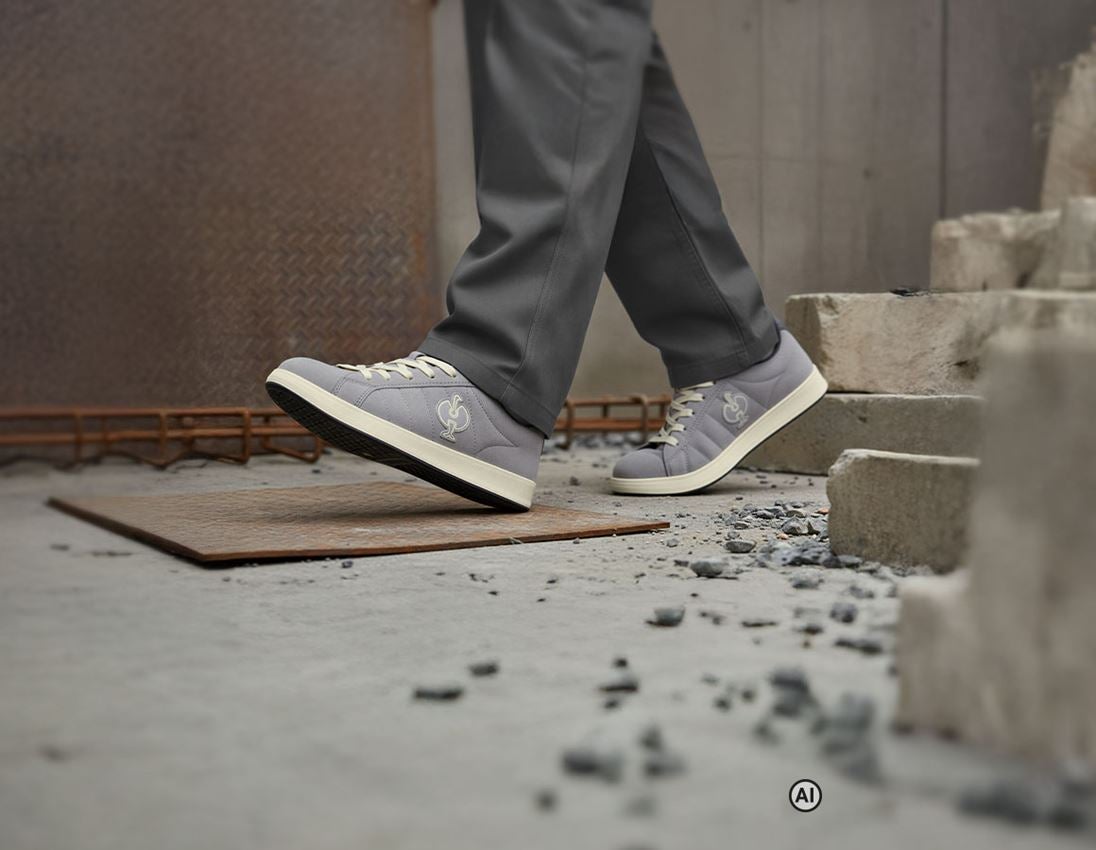 Généré / modifié par IA  - Médicales: S1 Chaussures basses de sécurité e.s Tampa low + platine 1