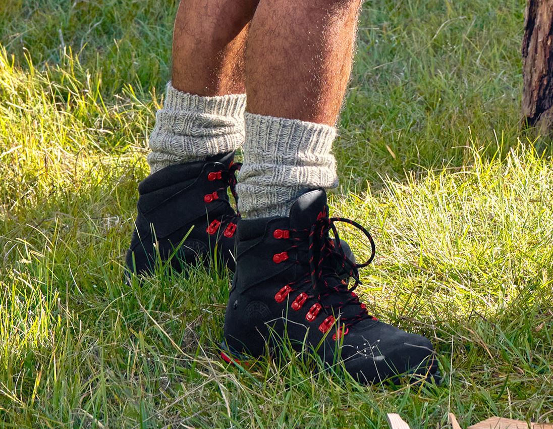 STRAUSS X FC BAYERN: FCB ALPINE SAFETY BOOT S7L HIGH + black/straussred