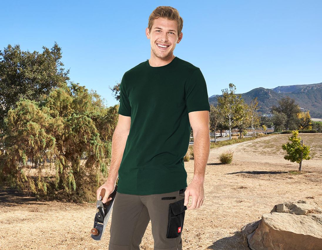 Topics: e.s. T-shirt cotton stretch, long fit + green