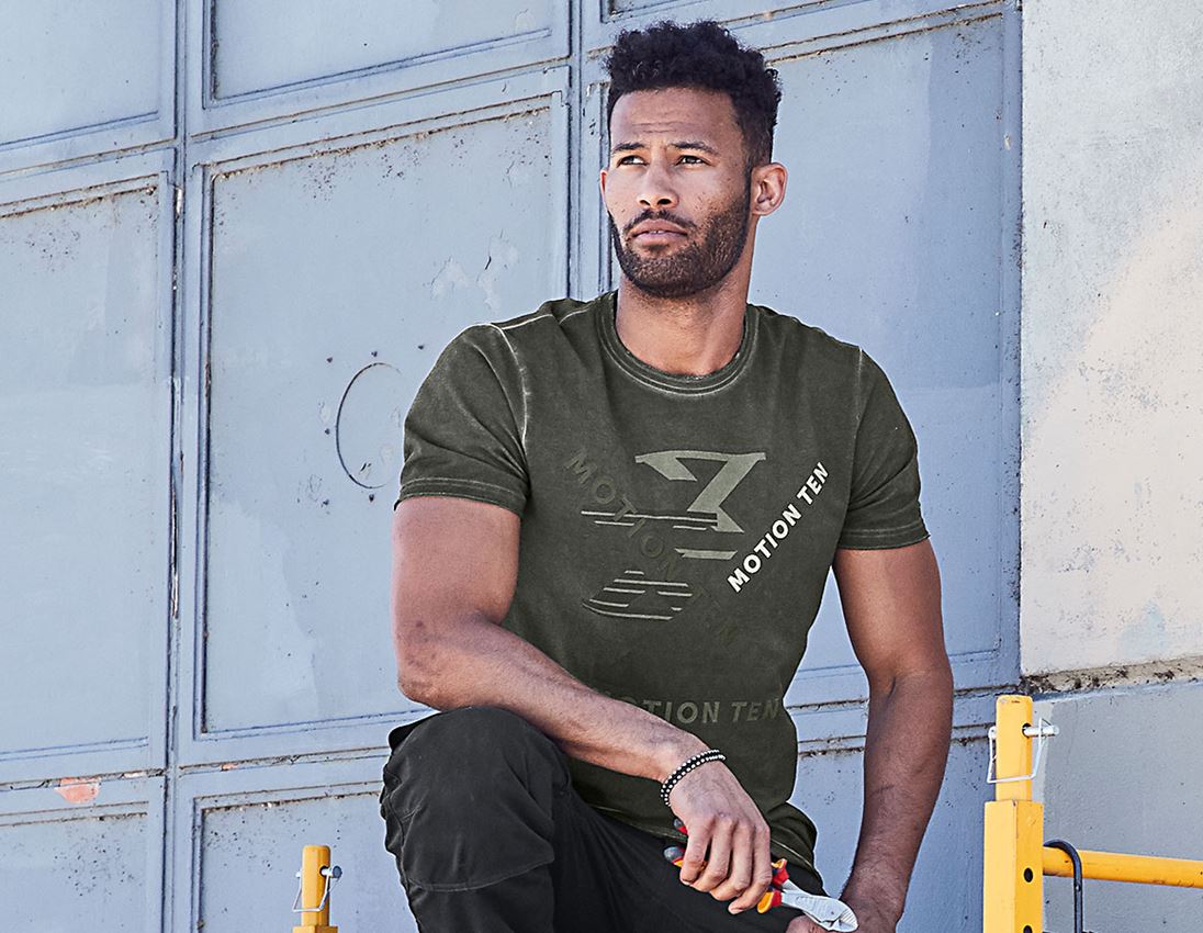 Hauts: T-Shirt e.s.motion ten + vert camouflage vintage