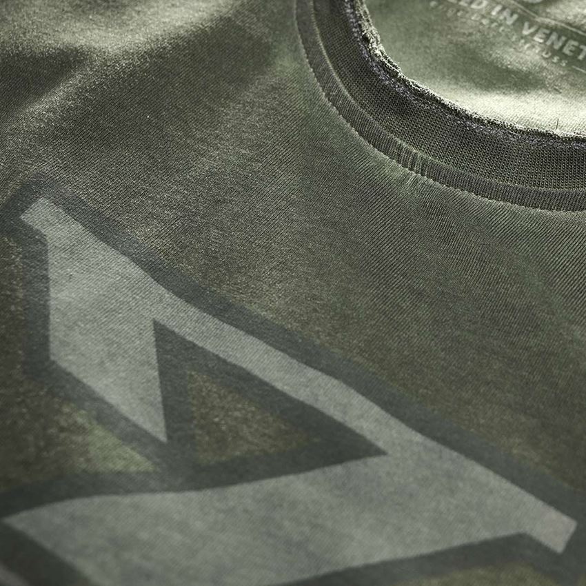 Hauts: T-Shirt e.s.motion ten + vert camouflage vintage 2