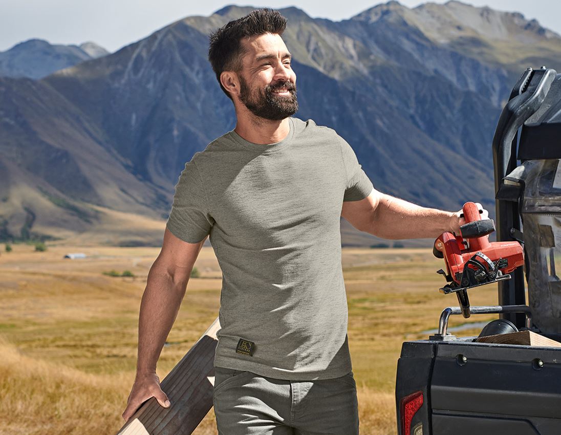 Shirts, Pullover & more: T-Shirt e.s.vintage + disguisegreen melange