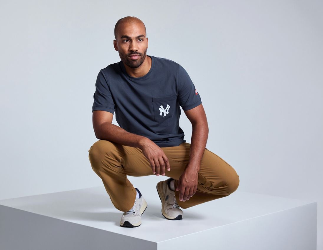 Clothing: MLB™ T-shirt + NY blue 1