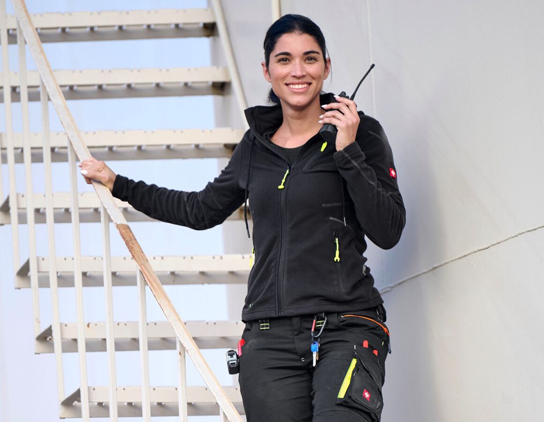 Jacken: Kapuzen Fleece Jacke e.s.motion 2020, Damen + schwarz