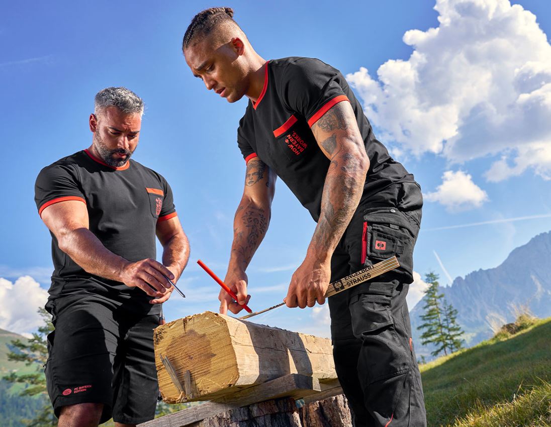 Kollaborationen: FCB Work Trousers + black/straussred 2