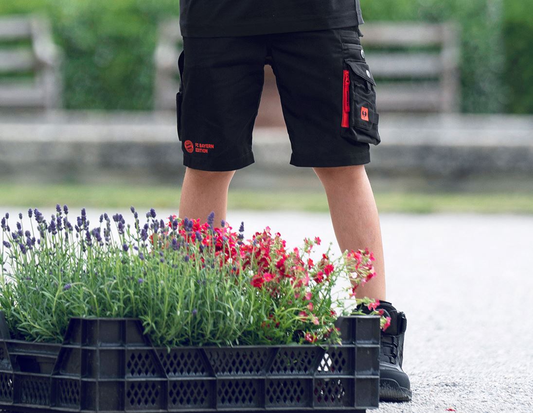 Shorts: FCB Shorts Kids + black/straussred 1