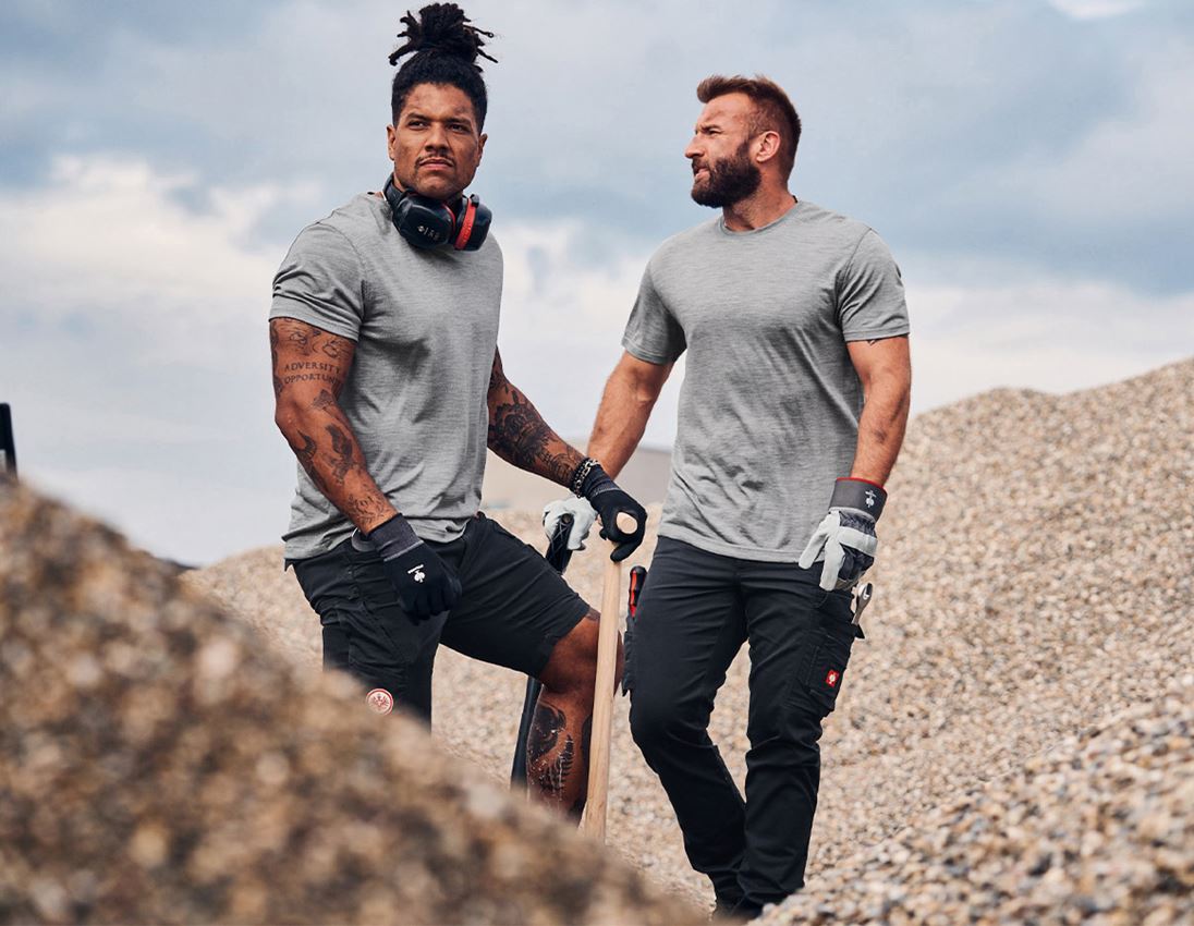 Work Trousers: Eintracht Shorts + oxidblack 2