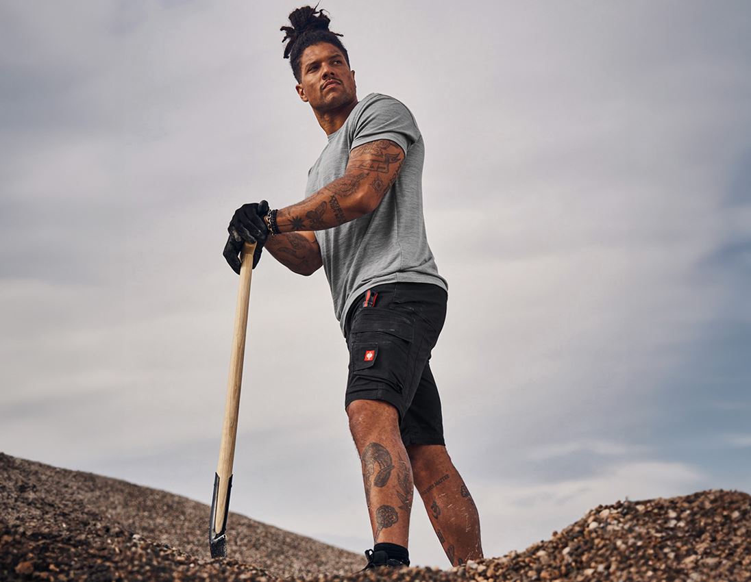 Work Trousers: Eintracht Shorts + oxidblack 1