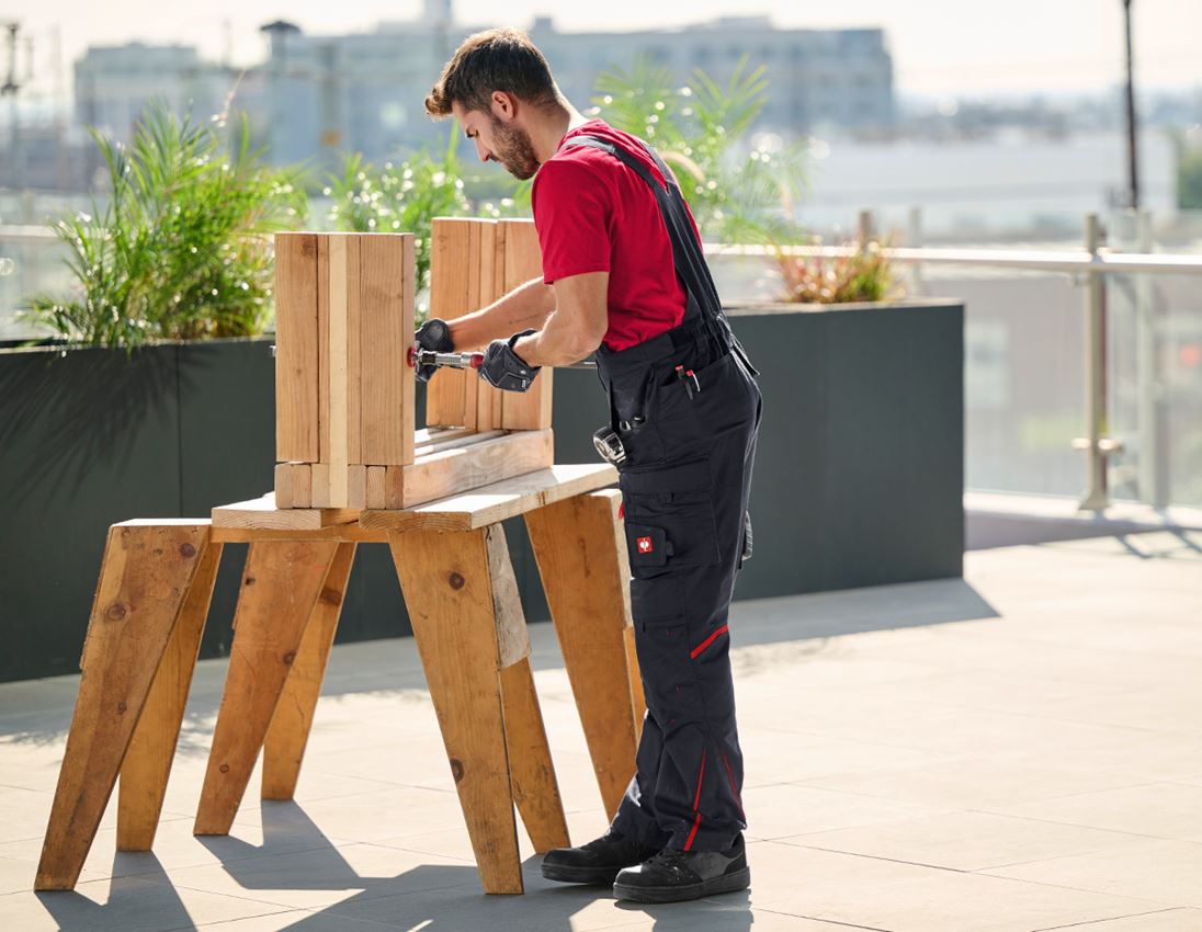 Pantalons de travail: Salopette e.s.motion DIY + noir/strauss rouge 3