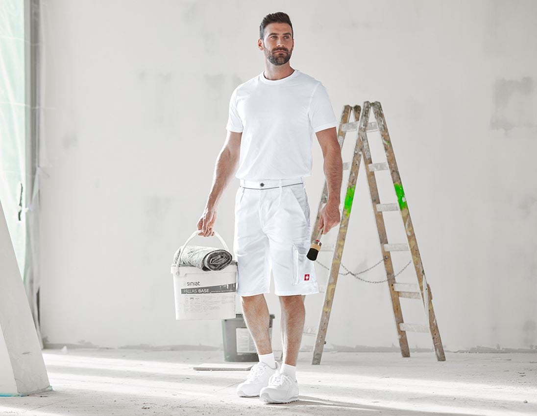 Topics: Short e.s.image + white 2