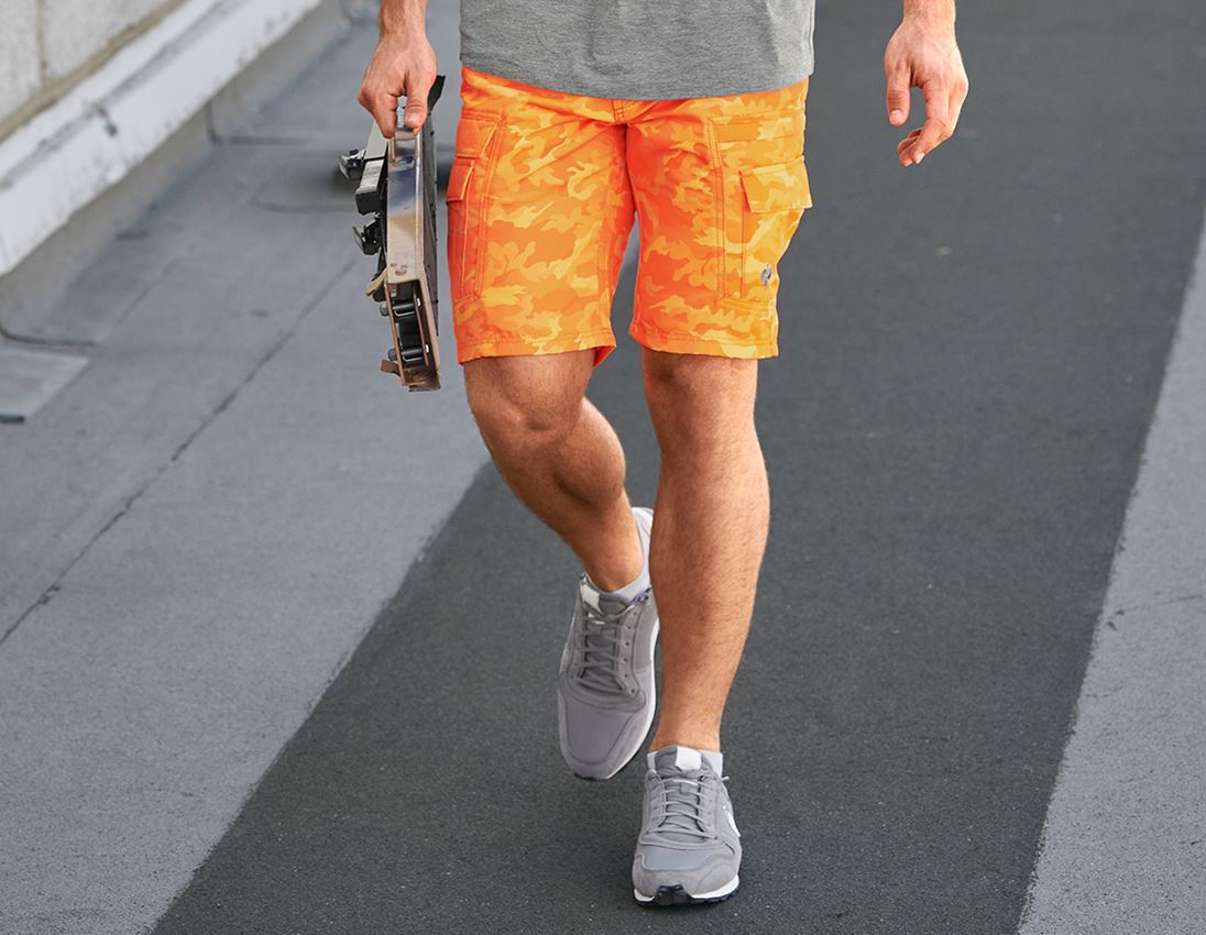 Work Trousers: e.s. Shorts color camo + camouflage orange