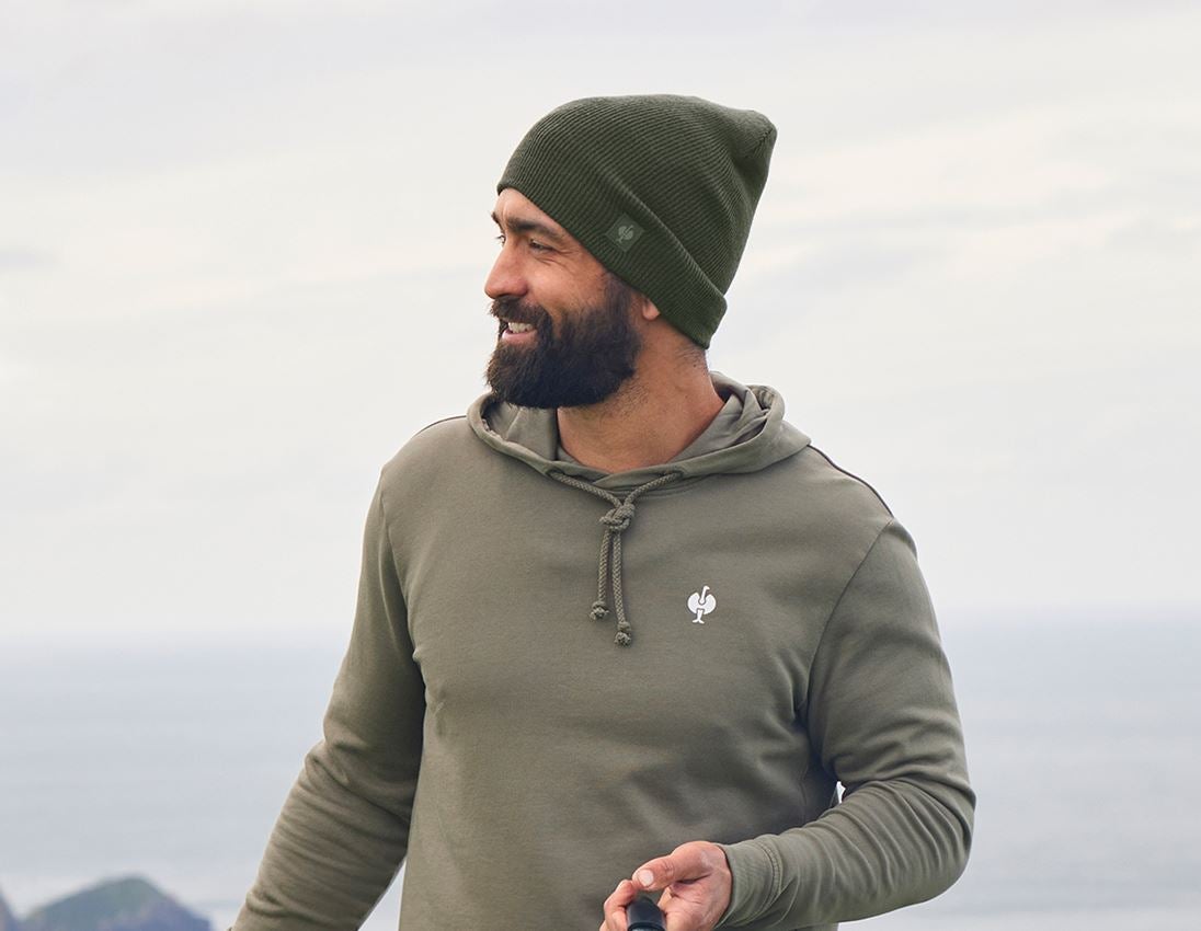 Accessories: Knitted hat e.s.motion ten + disguisegreen