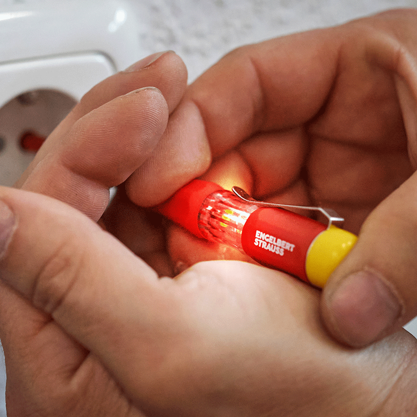 Screwdrivers: e.s. 2-C voltage tester, slotted 2