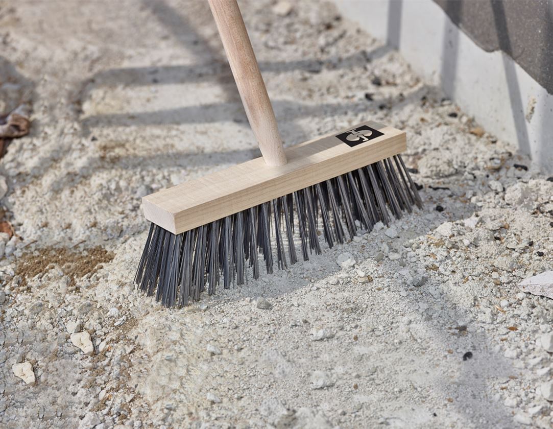 Brooms | Brushes | Scrubbers: Steel Broom Head 1