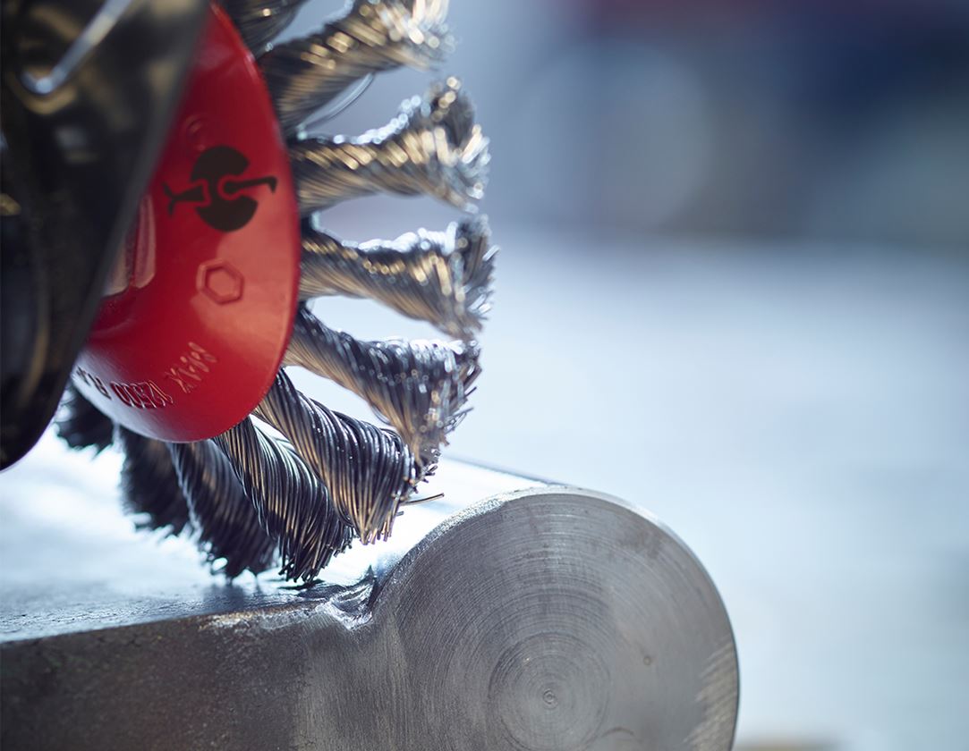 Sanding tools: Twist Knot Bevel Brush 3