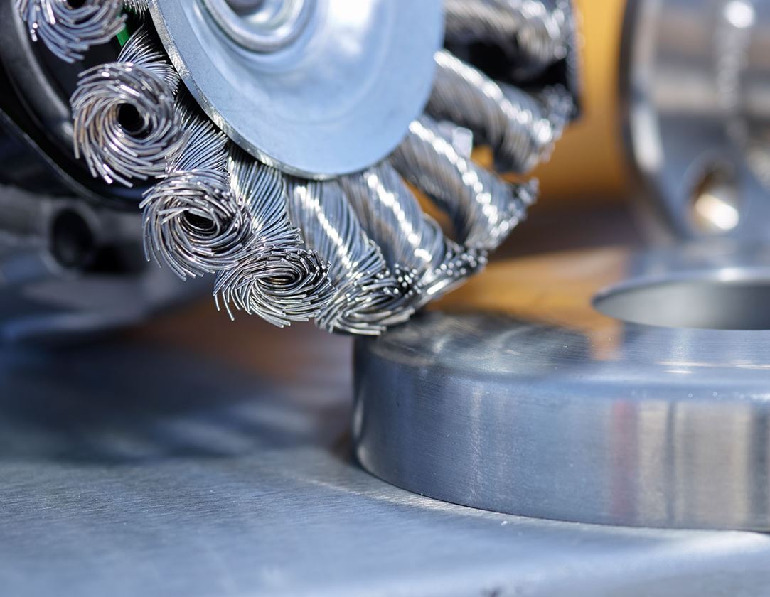 Sanding tools: Twist Knot Bevel Brush 3