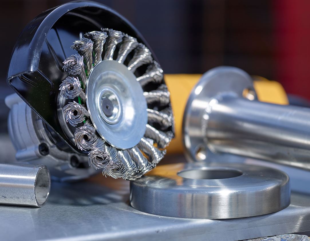 Sanding tools: Twist Knot Bevel Brush 2