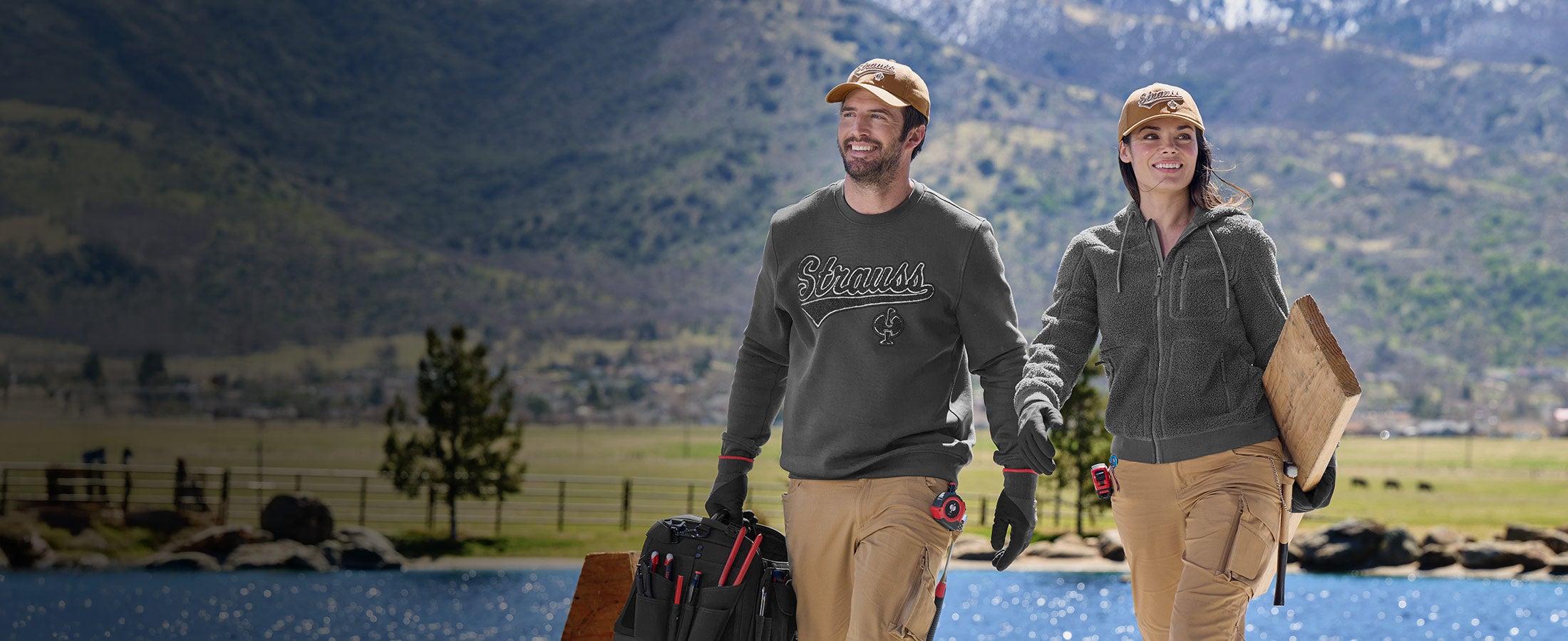 Frau und Mann tragen die neue e.s.e:pic Kollektion