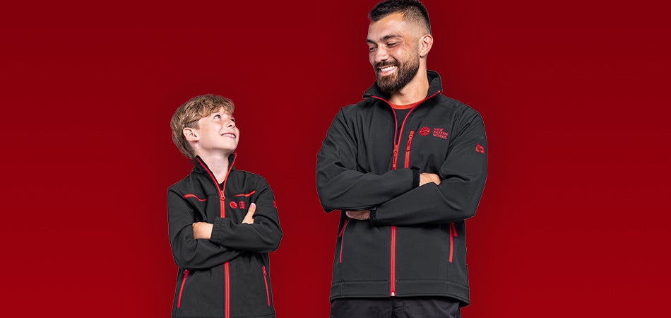 Père et fils avec veste FCB x Strauss