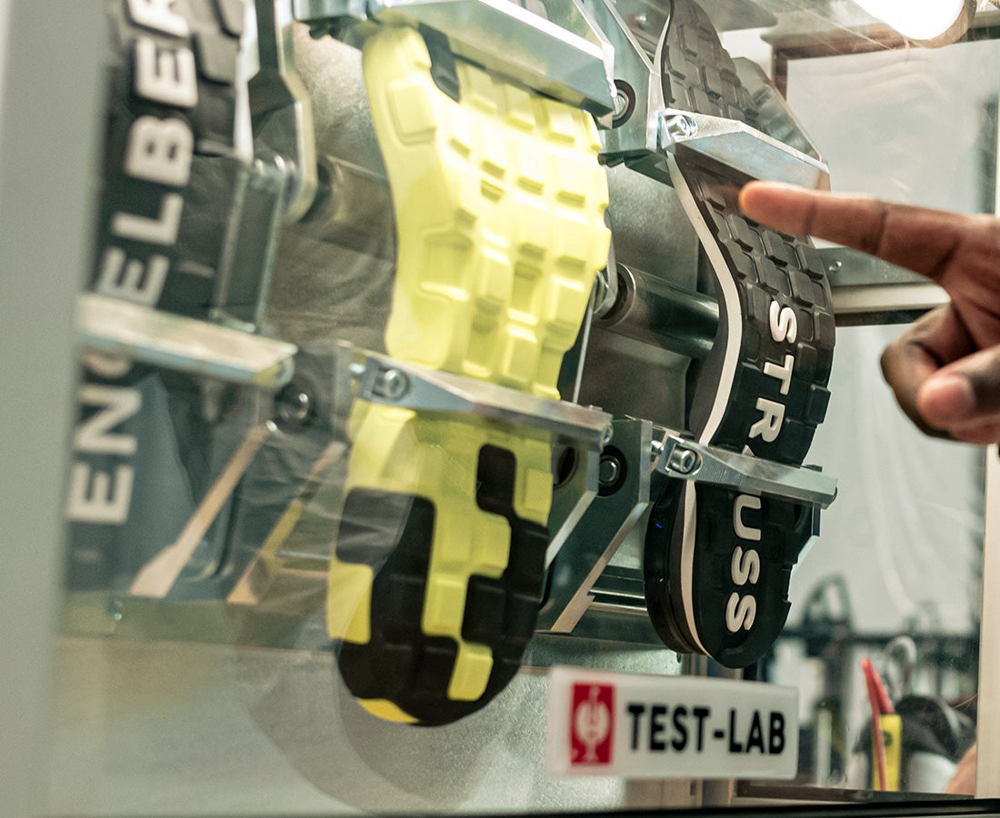 Test lab for footwear