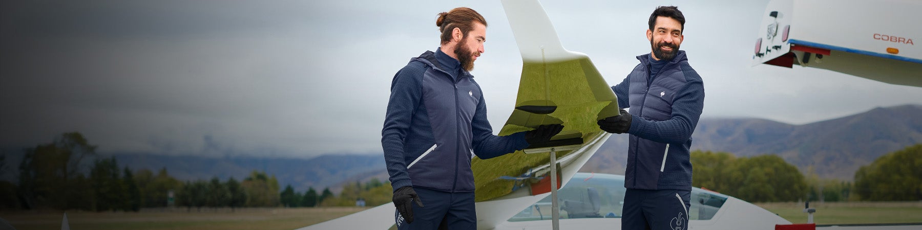 Deux hommes portent des vestes hybrides e.s.trail