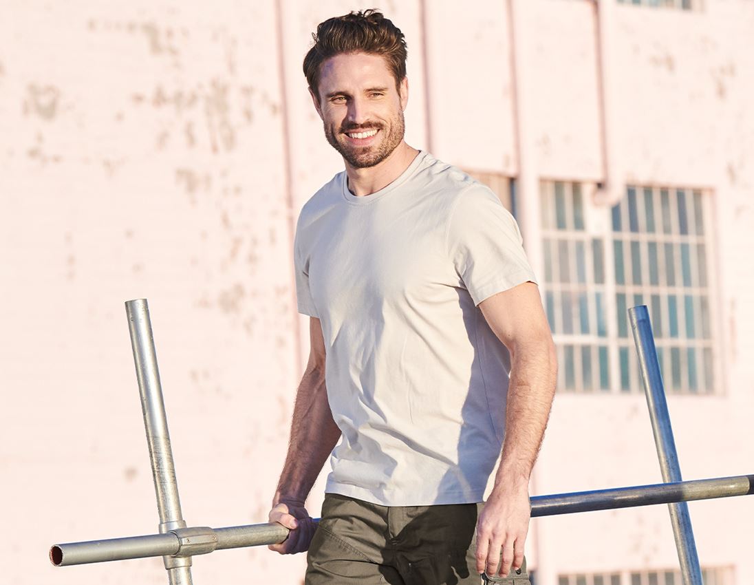 Snedker: e.s. T-Shirt cotton + gips 1