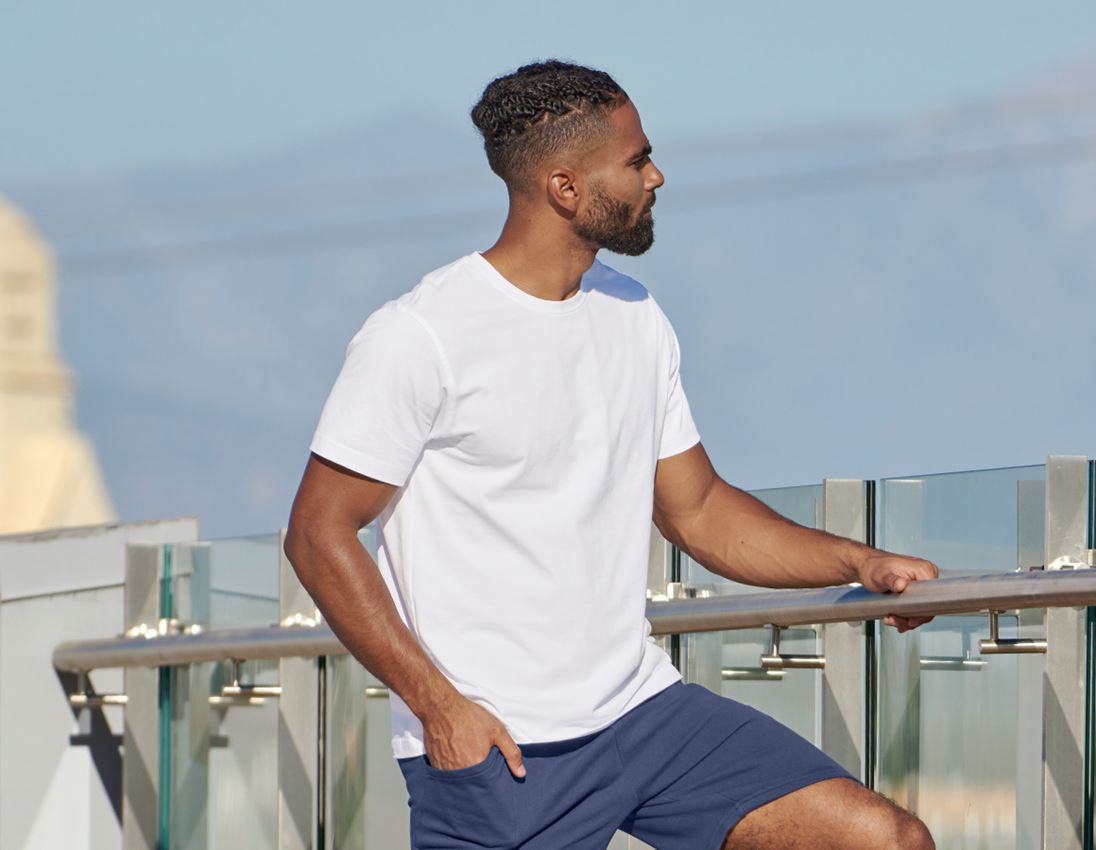 Snedker: e.s. T-Shirt cotton + hvid