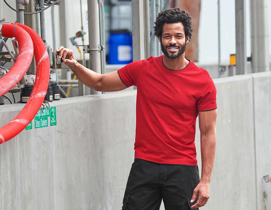 T-Shirts, Pullover & Skjorter: e.s. T-Shirt cotton stretch Layer + ildrød/sort