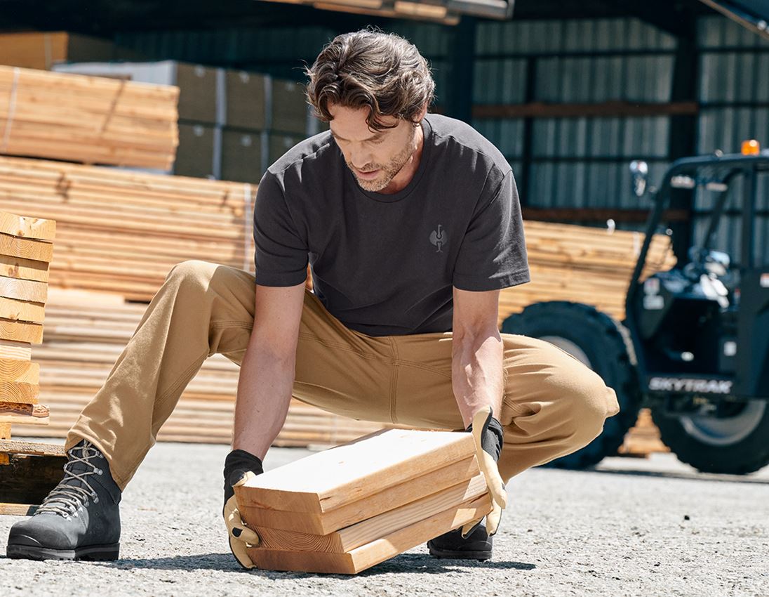 Emner: T-shirt heavy e.s.iconic + sort 2