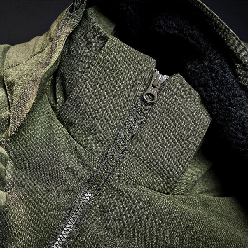 Topics: Winter jacket e.s.motion ten + disguisegreen 2