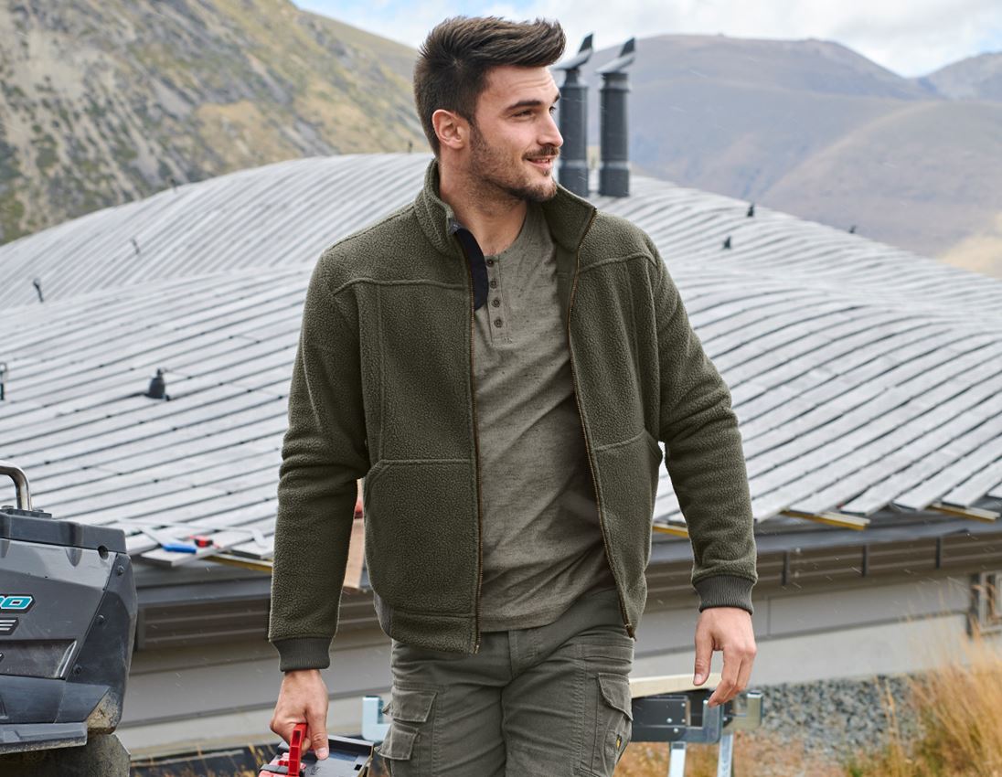 Arbejdsjakker: Fiberpelsjakke e.s.vintage + camouflagegrøn