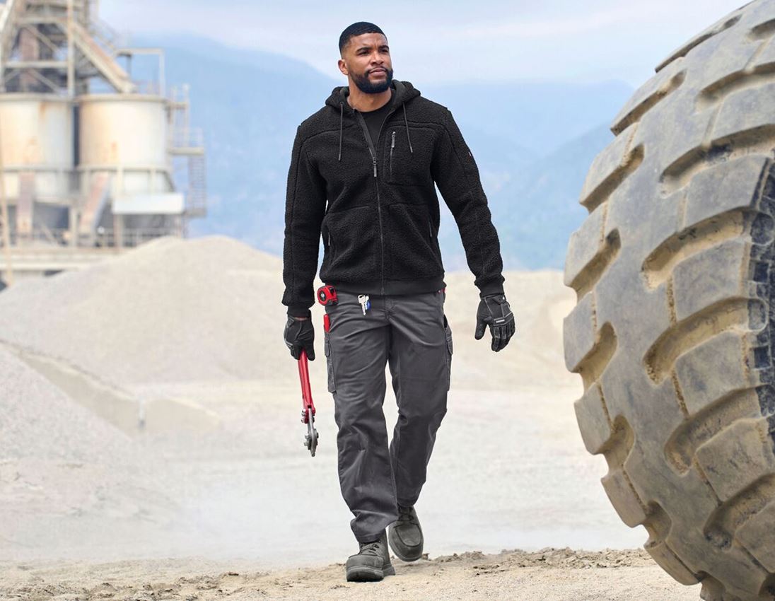 Emner: Fiberpels hættejakke e.s.e:pic + sort 2