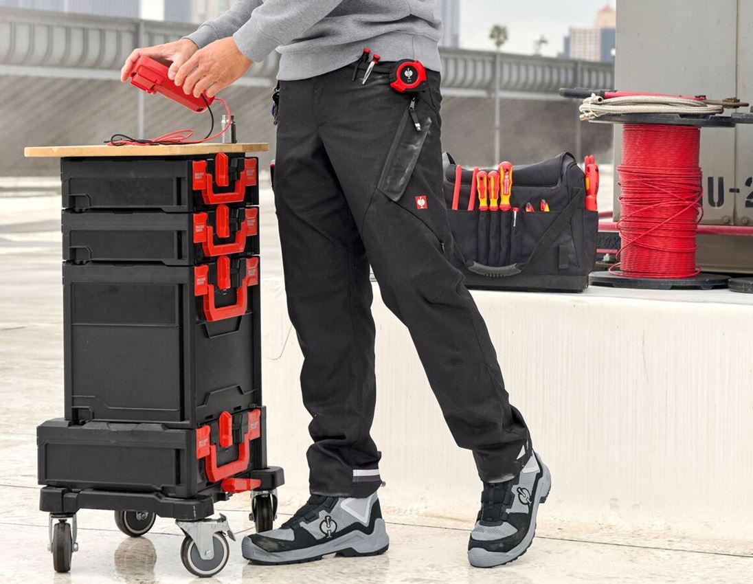 Topics: Trousers e.s.ambition + black