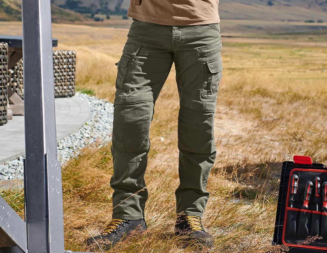 Work Trousers: Worker cargo trousers e.s.vintage + disguisegreen