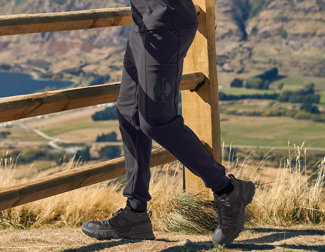 Accessories: Sweat pants e.s.trail + black