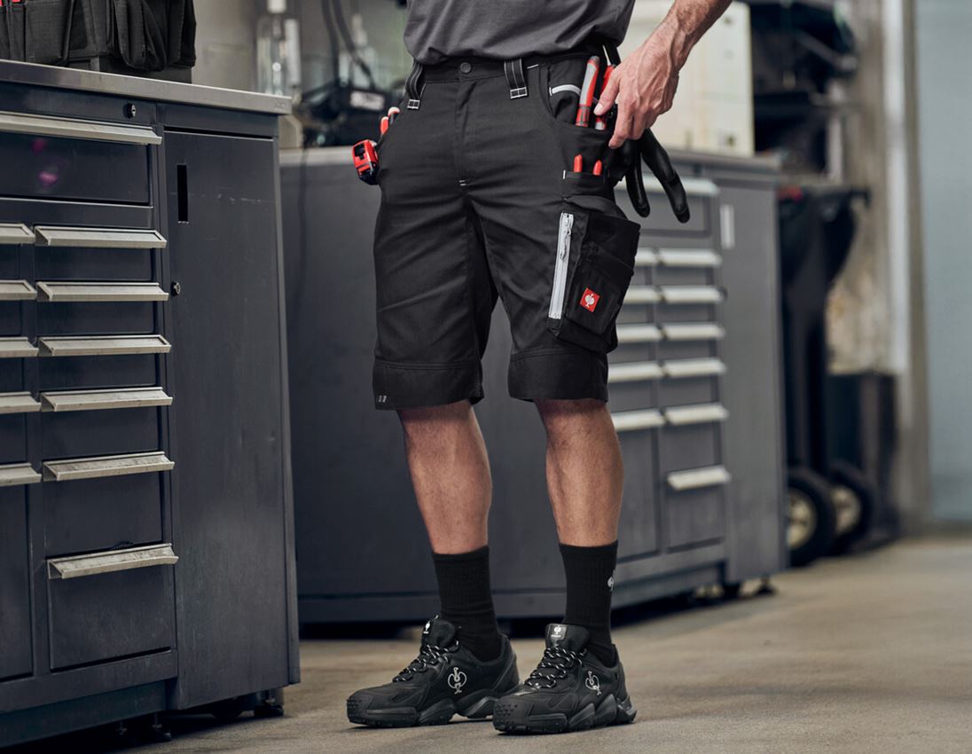 Clothing: Shorts e.s.motion 2020 + black/platinum