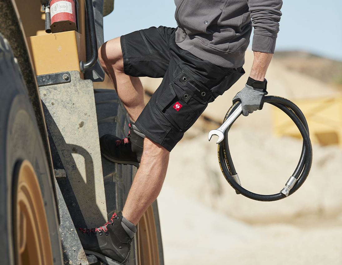 Work Trousers: Shorts e.s.roughtough + black