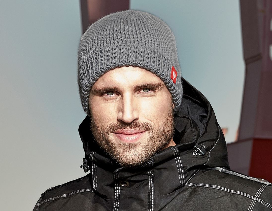 Accessories: Strikhue e.s.roughtough + aske