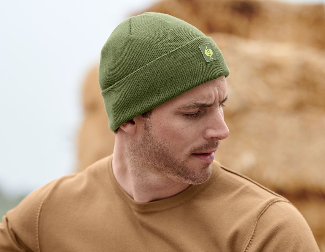 Accessories: Knitted hat e.s.iconic + mountaingreen