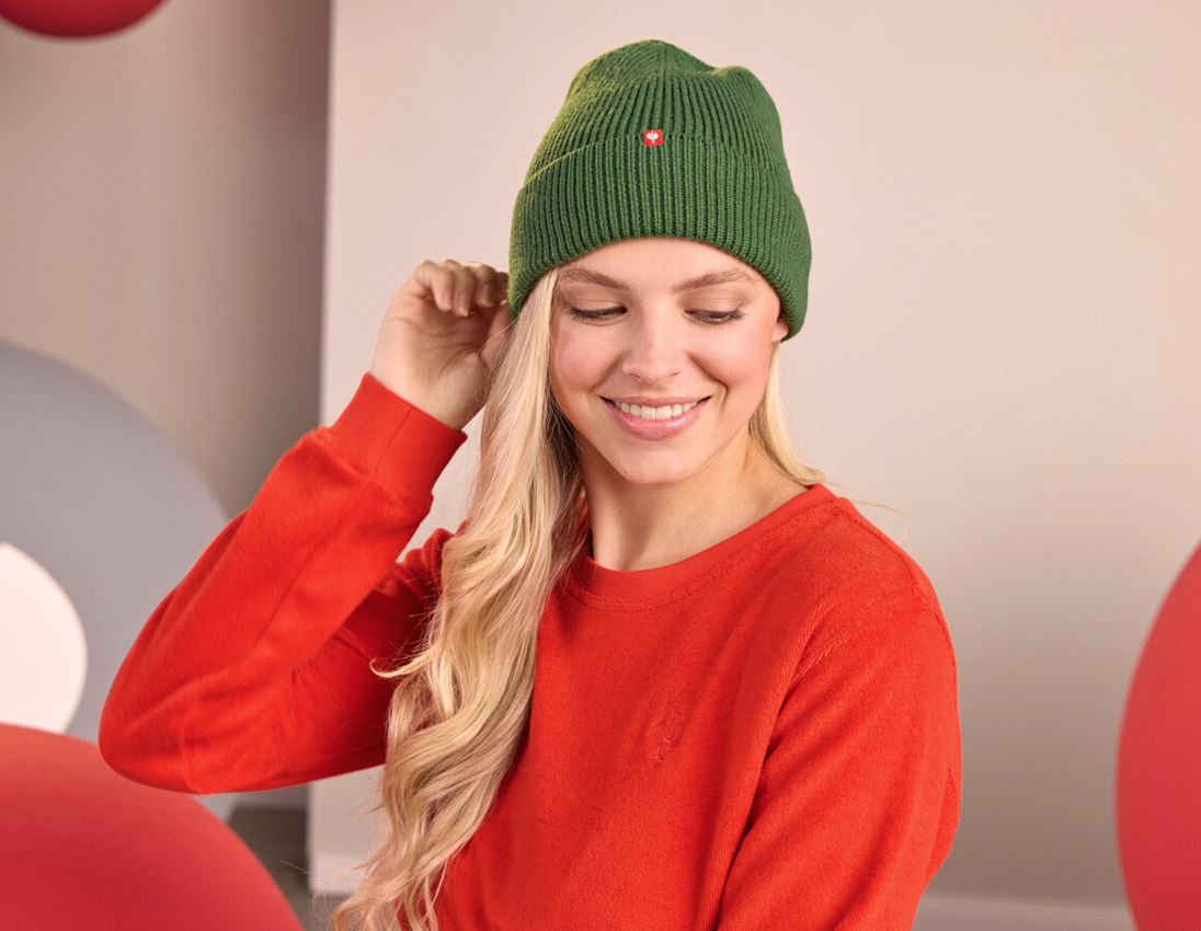 Accessories: e.s. Knitted hat + nordicgreen 1