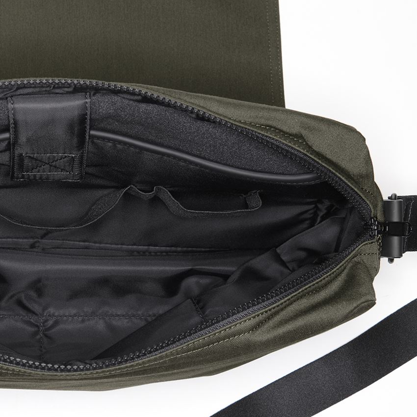 Topics: Messenger Bag e.s.motion ten + disguisegreen 2