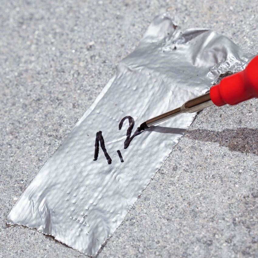 Marking tools: e.s. Permanent borehole marker with holder 2