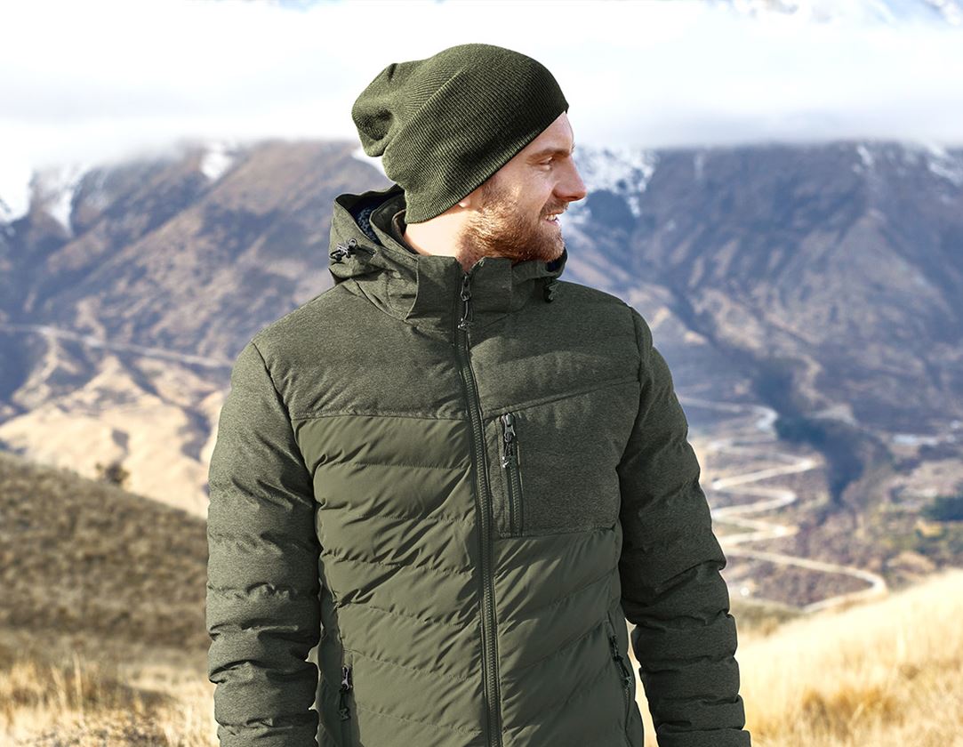 Topics: Knitted hat e.s.motion ten + disguisegreen 2