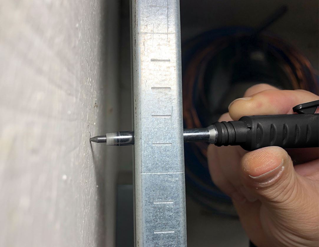 Offers of the month: e.s. Deep-hole marker 2 in 1 5