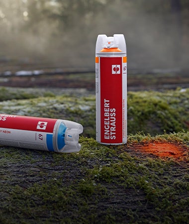 Kvinde og mand iført kollektionen e.s.industry.