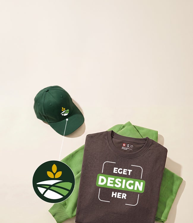 AI-genereret / modificeret – Sammenfoldet mørkebrun T-shirt med tryk på en grøn hættetrøje og grøn kasket med plantelogo.