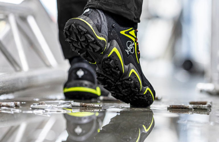 S7S Chaussures basses de sécurité e.s. Peoria low en noir/jaune fluo