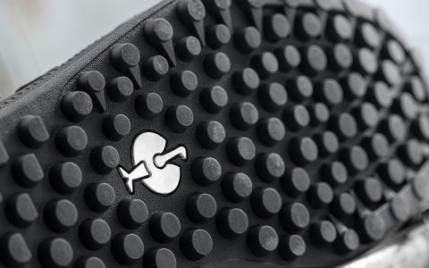 Image of the Dothan cushioning technology featuring the STRAUSS logo.